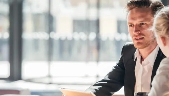 Des équipes de consultants proches des métiers et des solutions concrètes Des équipes de consultants proches des métiers et des solutions concrètes